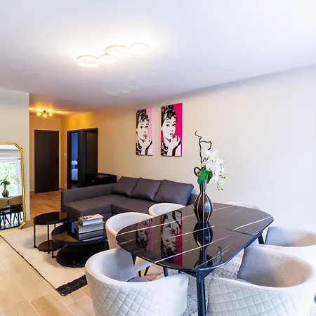 Moderne Pres De Geneve *